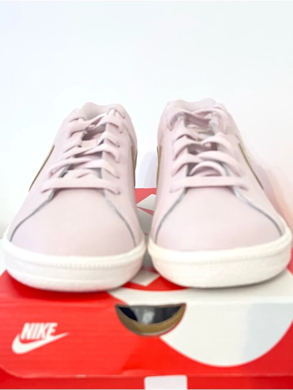 Nike Women's light lavender Low-Top Sneakers with Taupe Swoosh NEW In Box